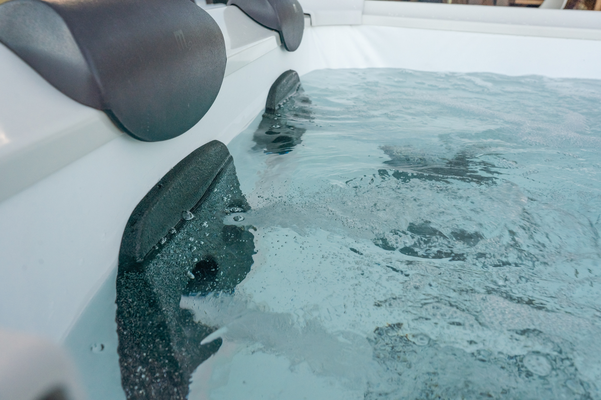 MSpa Oslo Frame Series 6-Person Rigid Hot Tub with Hydro Jets and LED Lighting