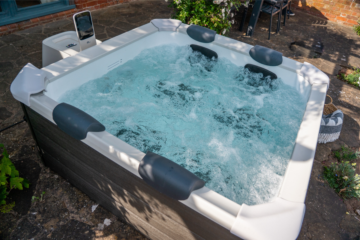MSpa Oslo Frame Series 6-Person Rigid Hot Tub with Hydro Jets and LED Lighting